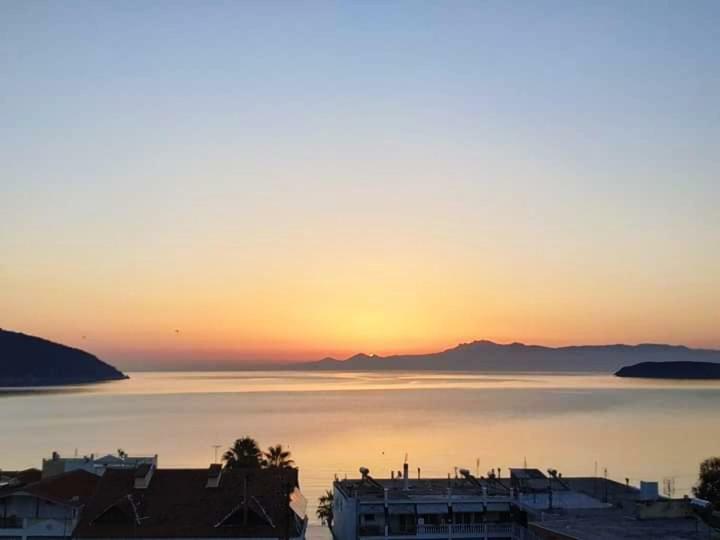 Sea And Sky Apartment Néa Péramos 外观 照片